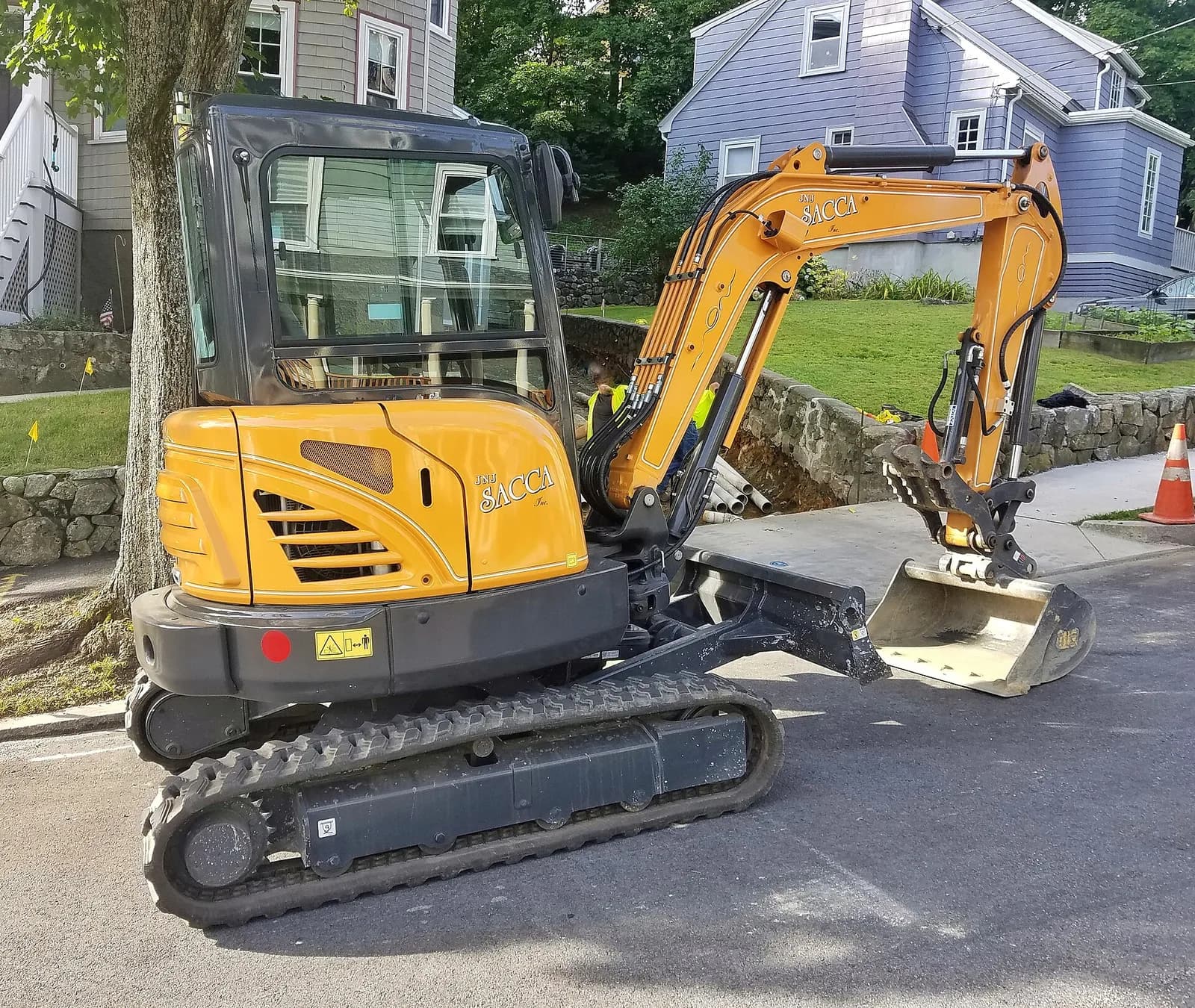 Mini excavator in a confined work area