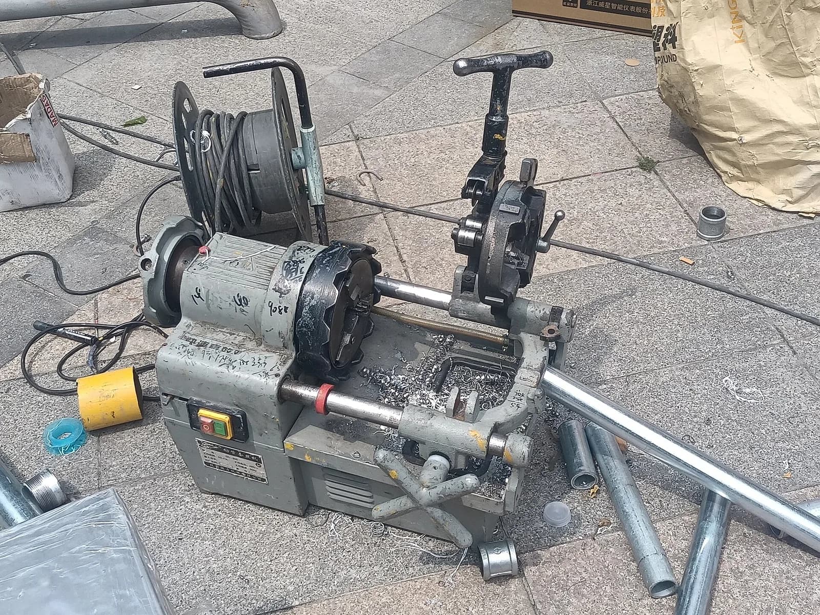 Pipe threading dies and plumbing tools